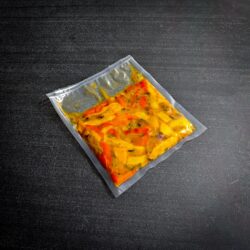 Peperoni arrostiti con cipolla e basilico